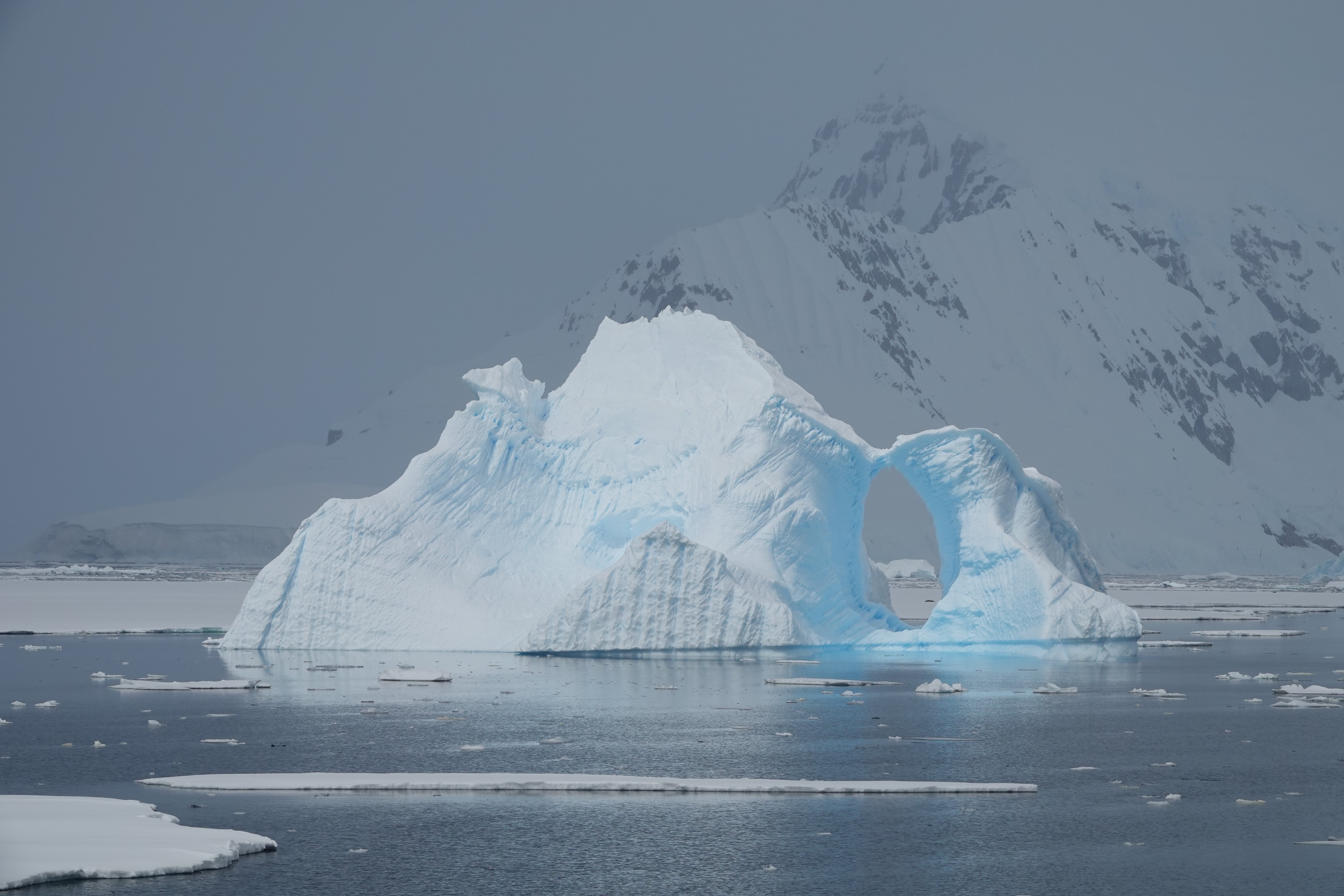 Iceberg avec arche